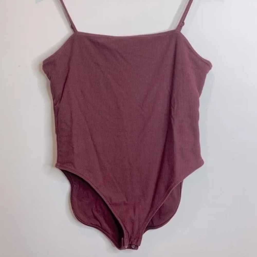 Old Navy Burgundy ribbed Bodysuit XL  like new.